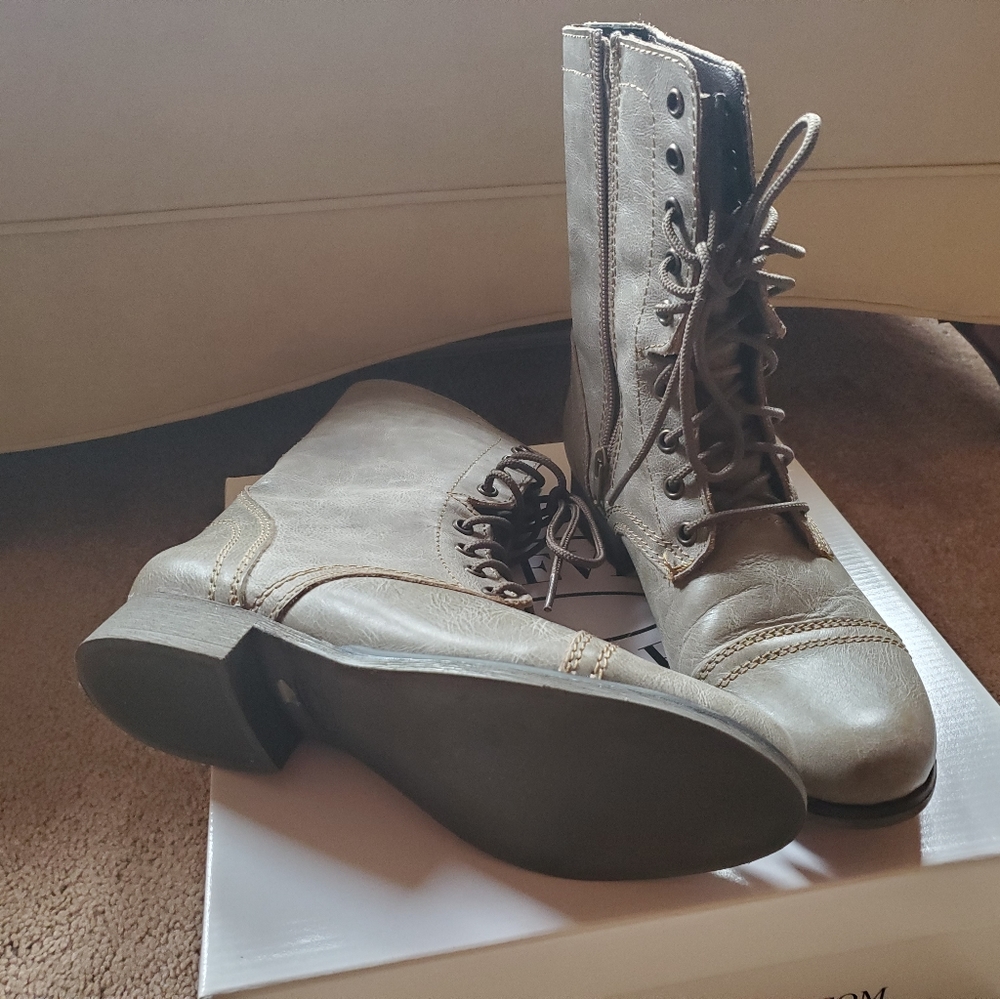 Steve Madden  Troopa Combat Boots Gray color 8.5